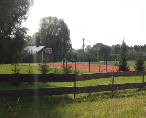 Teniso sporto aikštelių su kilimine danga įrengimas